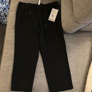 New with tags black on the fly crop lululemon pants size 10